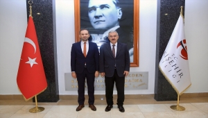 Eskişehir Valisi Erol Ayyıldız, AA Bursa Bölge Müdürü Erdinç Aksoy'u kabul etti
