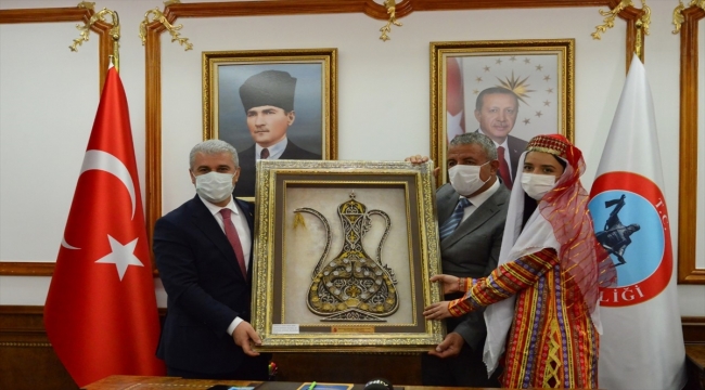 Esnaf odalarının başkanları Kırşehir Valisi Akın'ı ziyaret etti