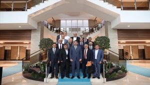 Hotamış Türkmenleri Bakan Kurum'u ziyaret etti