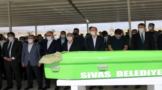İçişleri Bakanı Süleyman Soylu, Sivas'ta şehit annesinin cenaze törenine katıldı