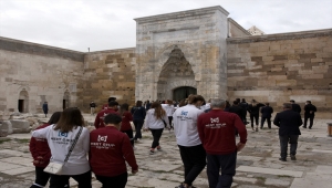 Ihlara Turnuvası'na katılan voleybol takımları, Sultanhanı Kervansarayı'nda kahvaltı yaptı