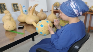 Kadınların gece lambasına dönüştürdüğü su kabakları öğrencilere burs oluyor