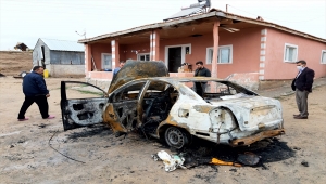 Karakeçili'de park halindeki otomobil yandı