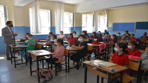 Karaman Milli Eğitim Müdürü Çalışkan, okulları ziyaret etti