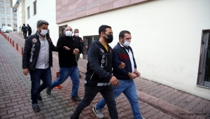 Kayseri'de aranan 7 şüphelinin biri halı arasından çıktı