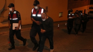 Kayseri'de durdurulan otomobilde iki tarihi Tevrat ele geçirildi