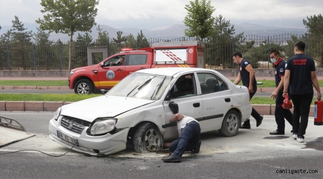 Kayseri'de Kedisini veterinere götürürken kaza yapan kişi yara almadan kurtuldu