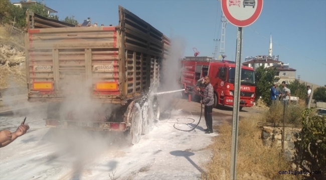 Kayseri'de seyir halindeki kamyon alev aldı