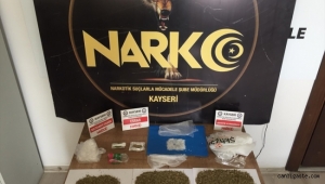 Kayseri'de yolcu kemerine gizlediği uyuşturucuyla yakalandı