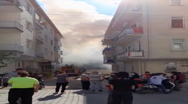 Kırşehir'de apartmanın zemin katında yangın çıktı