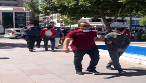 Kırşehir'de bakır kablo ve demir çalan iki zanlı polisin dikkati sayesinde yakalandı