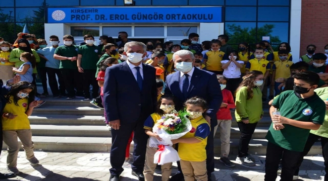 Kırşehir Valisi Akın okullarda inceleme yaptı