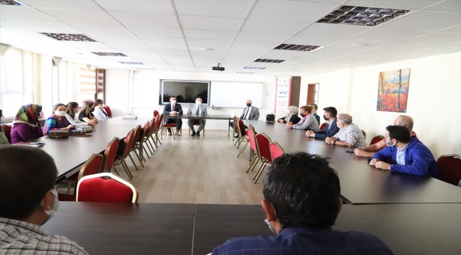 Kızılcahamam Belediye Başkanı Süleyman Acar okulları ziyaret etti