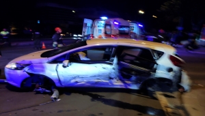 Konya'da 2 otomobilin çarpışması sonucu 2 kişi öldü, 1 kişi yaralandı