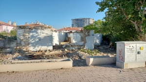 Konya'da metruk binada göçük altında kalan kişi yaralandı