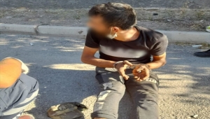 Konya'da polise bıçak çeken şüpheli, bacağından vurularak etkisiz hale getirildi