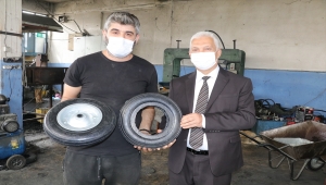 KOSGEB'den destek alan girişimci hurda lastikleri el arabası tekerleğine dönüştürüyor