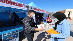 Nevşehir İl Emniyet Müdürlüğünden NEVÜ öğrencilerine "hoş geldin" ikramı