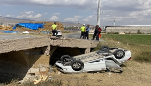 Niğde'de köprüden düşen otomobilin sürücüsü yaralandı