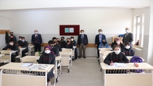 Sivas Milli Eğitim Müdürü Ergüven Aslan, Ulaş'ta öğrenci ve öğretmenlerle bir araya geldi