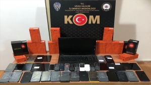 Sivas'ta gümrük kaçağı 42 telefon ele geçirildi