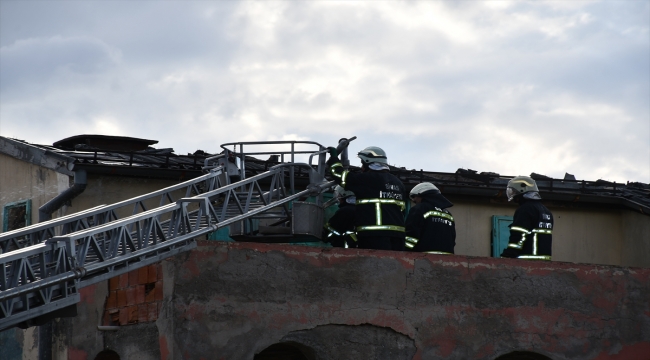 Sivas'ta metruk binada çıkan yangın söndürüldü