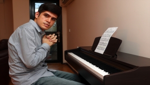 Türkiye'nin ilk otizmli doktora öğrencisi, müzik dehası Buğra oldu