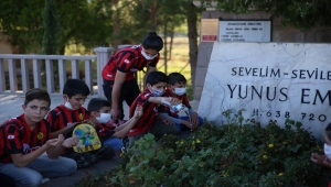 Yunus Emre Eskişehir'de kabri başında anıldı