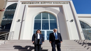 AK Parti Eskişehir Milletvekili Emine Nur Günay'dan eğitim merkezine ziyaret