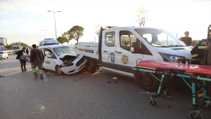 Ankara'da üç aracın karıştığı kazada 10 kişi yaralandı