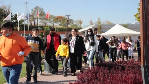 Bakan Yanık, SED hizmetinden yararlanan çocuklarla bir araya geldi