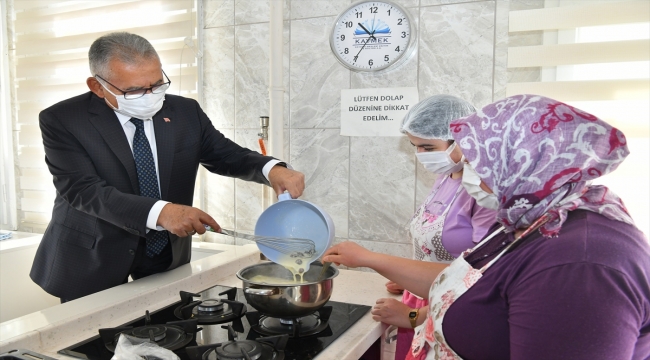 Başkan Büyükkılıç, KAYMEK'te kursiyerlerle kış çorbası pişirdi