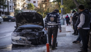 Başkentte park halindeki bir araç yandı