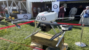 Dünyanın ilk lazer silahlı dronu "Eren" festivalde ilgi gördü