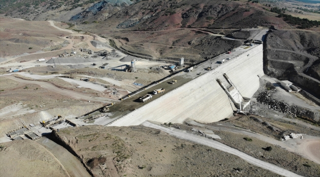 Eskişehir'de yapımı devam eden Gündüzler Barajı'nda çalışmalar aralıksız sürüyor