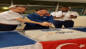 FlyDubai Havayolları'nın Ankara'ya ilk doğrudan seferine "su taklı" karşılama