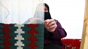 Geleneksel tezgahta dokumacılığı öğrenen kadınlar üretime katkı sunmayı hedefliyor