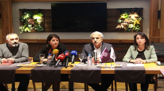 HDP Eş Genel Başkanları Buldan ve Sancar, Alevi STK temsilcileriyle bir araya geldi