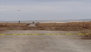 Karaman'da tarla yolunda yüzey yarıkları oluştu