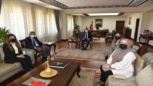 Karaman Yeşilay Şubesi çalışanları Vali Işık'ı ziyaret etti