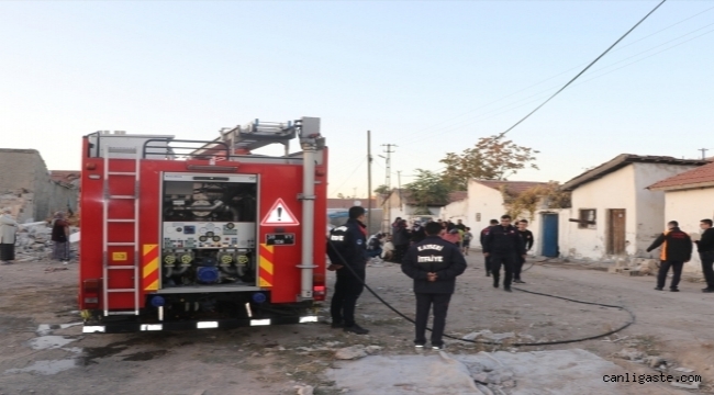 Kayseri'de müstakil evde yangın: 2 kişi dumandan etkilendi