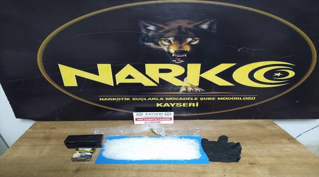 Kayseri'de otomobilin motor kısmına gizlenmiş uyuşturucu ele geçirildi