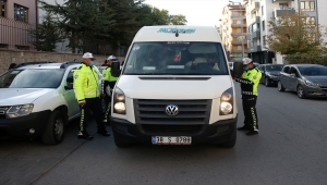 Kayseri'de polis ekipleri okul servislerine yönelik denetimlerini sürdürüyor