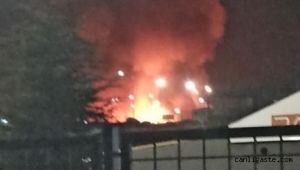 Kayseri OSB'de çıkan yangın şehrin pek çok yerinden görüldü