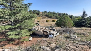 Kırıkkale'de devrilen otomobilin polis memuru sürücüsü yaralandı