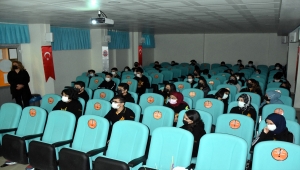 Kırıkkale'de lise öğrencilerine siber suçlar hakkında seminer verildi