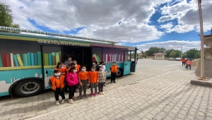 Kırşehir'de gezici kütüphanenin yolculuğu yeniden başladı