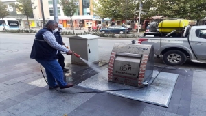 Kırşehir'de yer altı çöp konteynerleri dezenfekte ediliyor