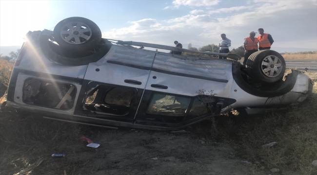 Konya'da devrilen hafif ticari araçtaki 6 kişi yaralandı