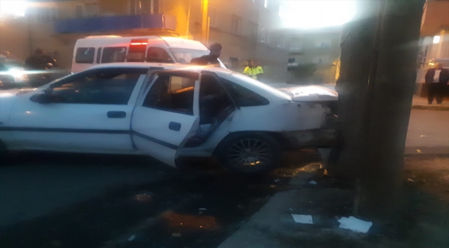 Konya'da otomobil ile öğrenci servisinin çarpışması sonucu 4 kişi yaralandı